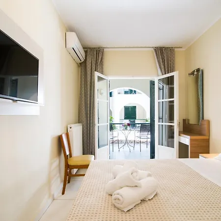 מלון Opera Blue Corfu גאוביה