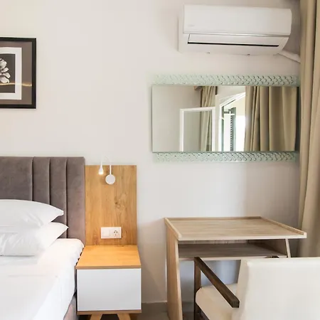 Opera Blue Corfu מלון גאוביה